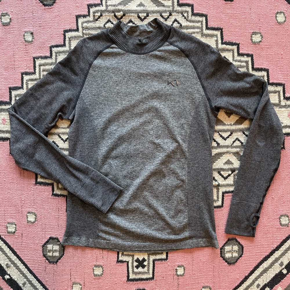 Kari Traa long sleeve, quick dry synthetic base layer. Slim fit, 4 way stretch
